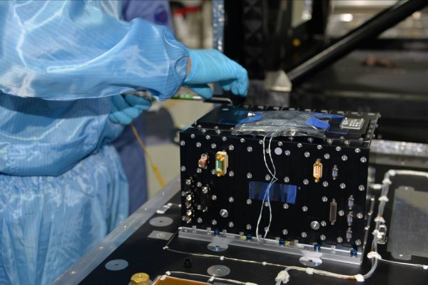 Installation of the ECLAIRs box on the -Y wall of the SVOM QM payload module