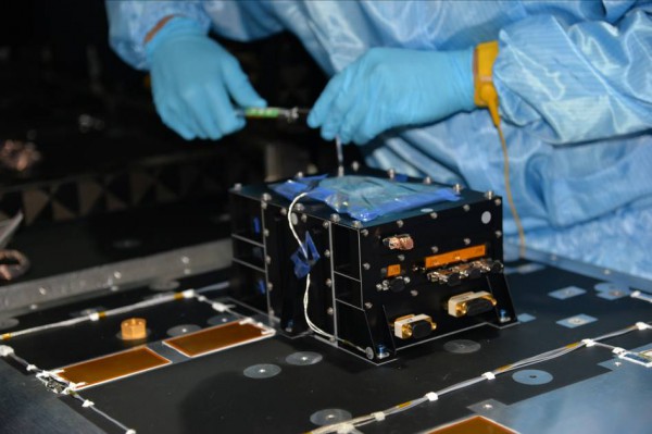 Installation of the MXT box on the +Y wall of the SVOM QM payload module
