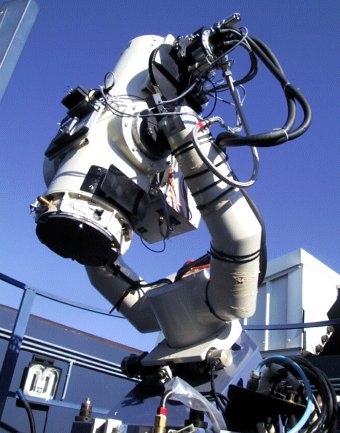 L’un des deux télescopes robotiques TAROT (Télescope à Action Rapide pour les Objets Transitoires), précurseur dans l’observation optique automatisée. Celui-ci est installé sur le plateau de Calern dans le sud de la France, l’autre se trouve à La Silla au Chili.