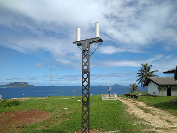 Cette station est installée sur le site de l’observatoire de Météo France à Rikitéa dans l’archipel des Gambier. 