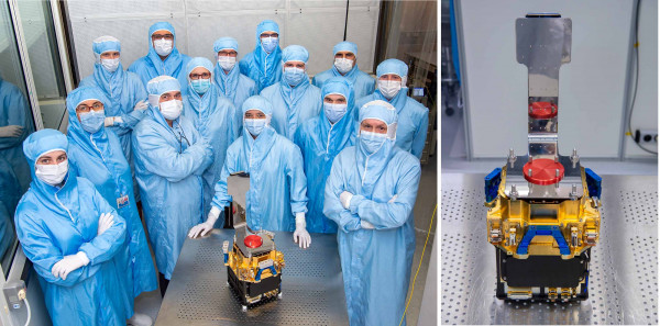 Left: the technical team of the camera in the clean room at DAp / CEA. Right: the fully assembled MXT camera.